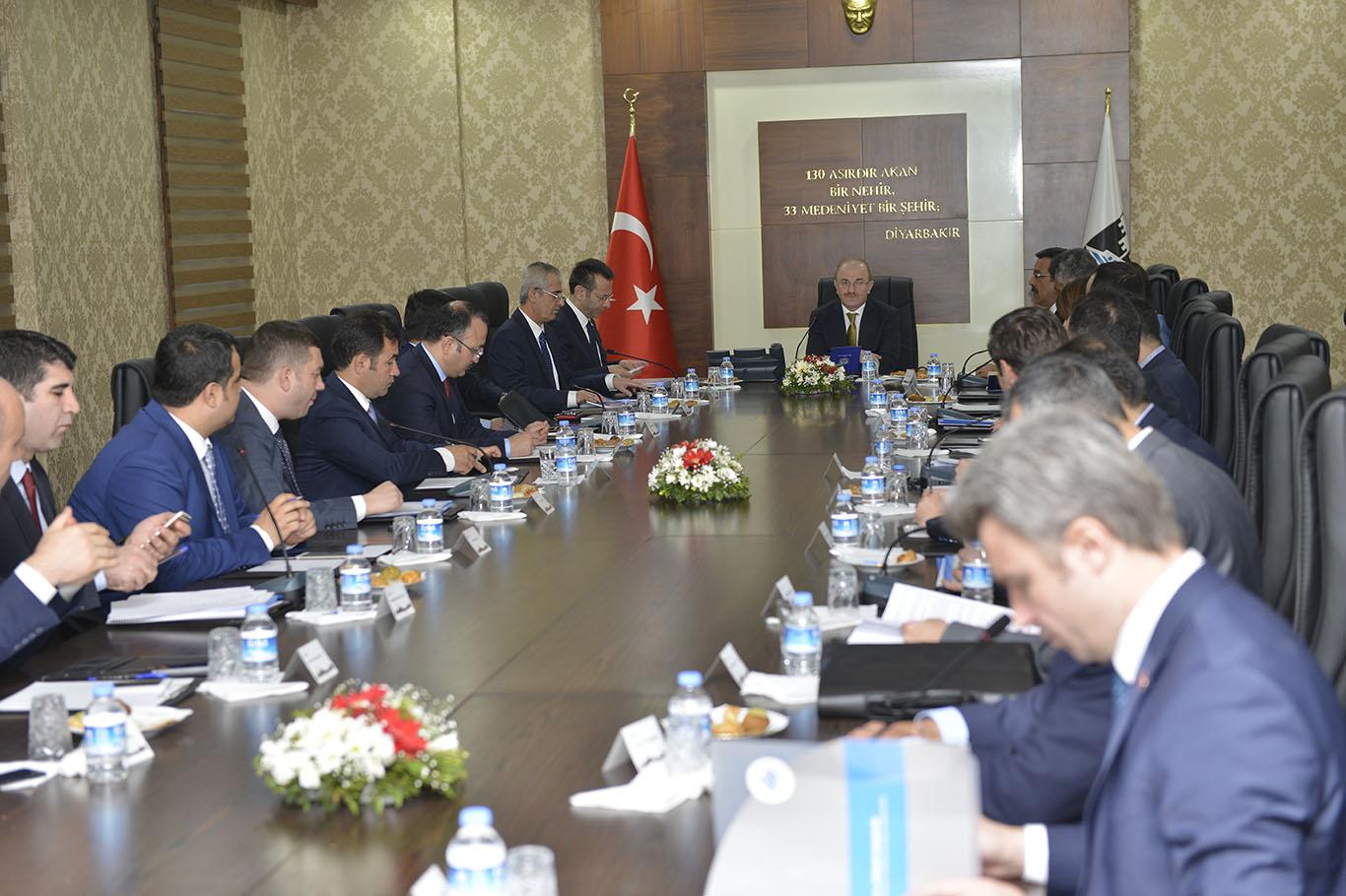 İçişleri Bakan Yardımcısı Öztürk Diyarbakır Valiliğini ziyaret etti İçişleri Bakan Yardımcısı Öztürk Diyarbakır Valiliğini ziyaret etti